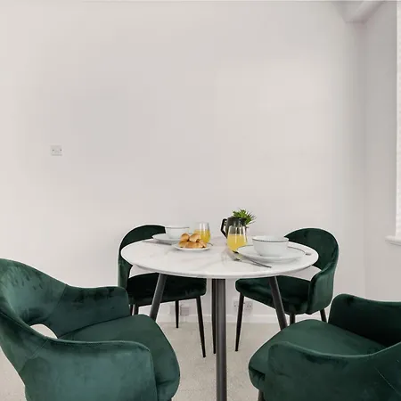 Dolphin House Serviced Apartments-3